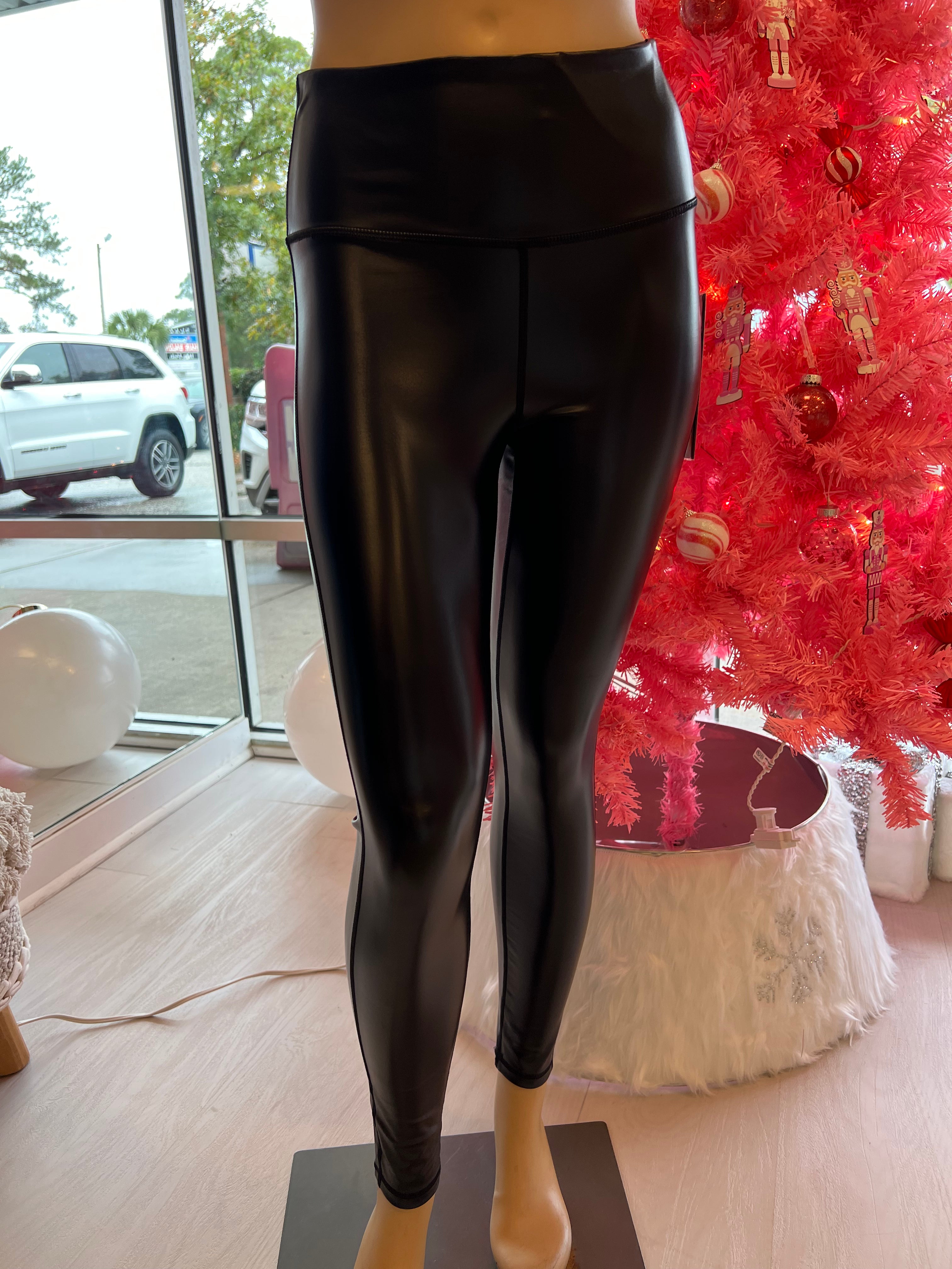 Shiny black leggings